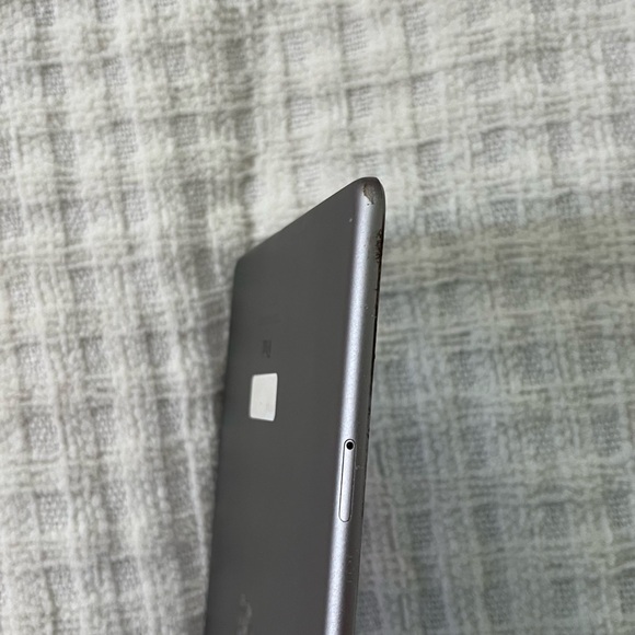 Sell iPad air2 - Picture 3 of 4